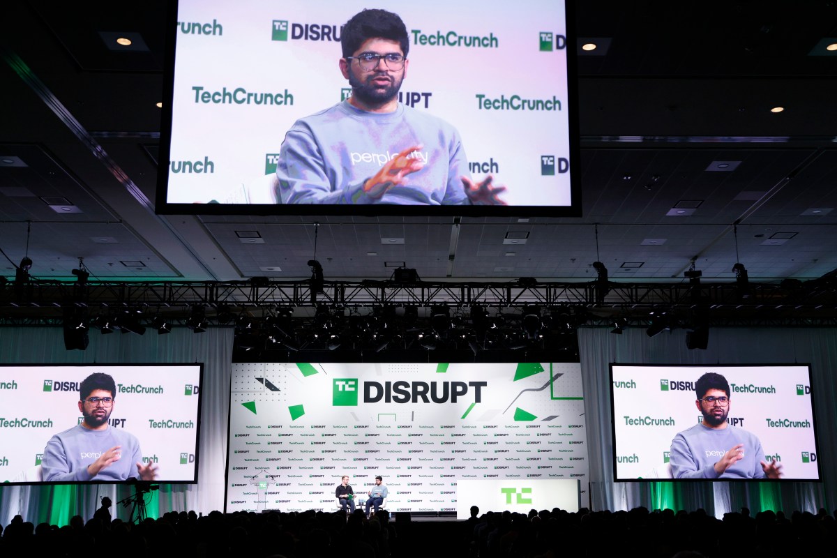 Scène du TechCrunch Disrupt 2026 avec fondateurs en train de pitcher devant des VC à San Francisco